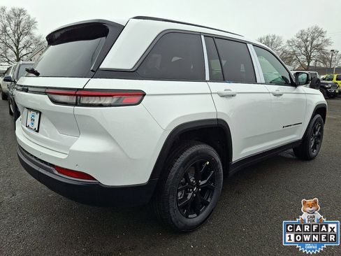 New 2026 Jeep Grand Cherokee Laredo image 3