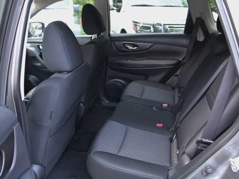 Used 2017 Nissan Rogue SV AWD/4WD image 32