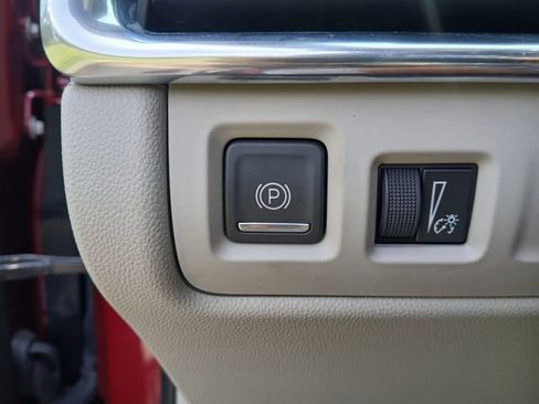 Used 2020 Cadillac XT4 Premium Luxury w/ Cold Weather Package FWD image 32