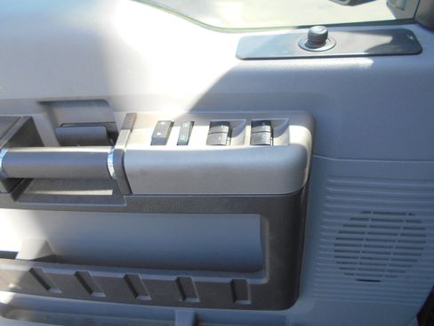 Used 2016 Ford F350 XLT w/ XLT Interior Package image 12