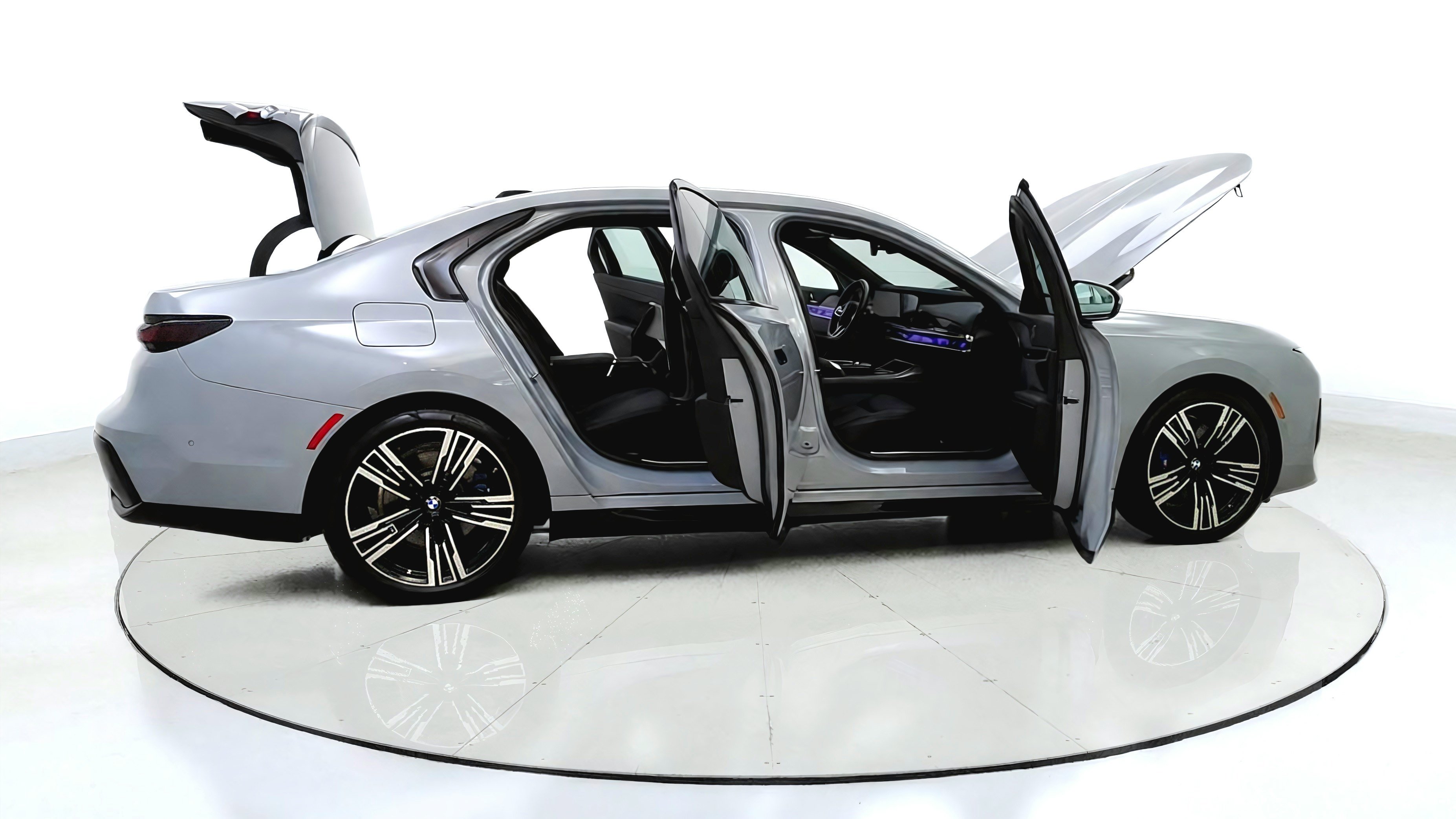 Used 2023 BMW i7 xDrive60 w/ Parking Assistance Package AWD/4WD image 15
