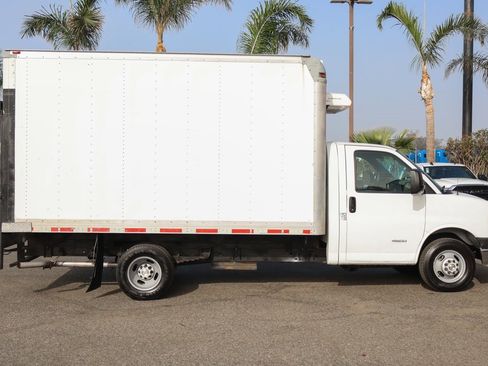 Used 2016 Chevrolet Express 4500 w/ Chrome Appearance Package image 12