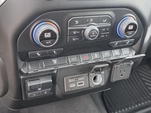 Used 2022 Chevrolet Silverado 2500 LT w/ Convenience Package AWD/4WD image 15