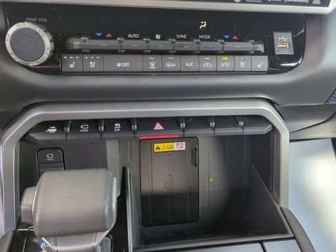 Used 2023 Toyota Tundra Platinum AWD/4WD image 20