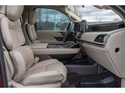 Used 2020 Lincoln Navigator Reserve image 11