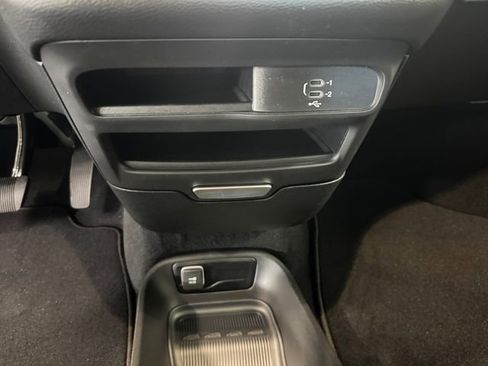 Used 2027 Chrysler Pacifica Select AWD/4WD image 19