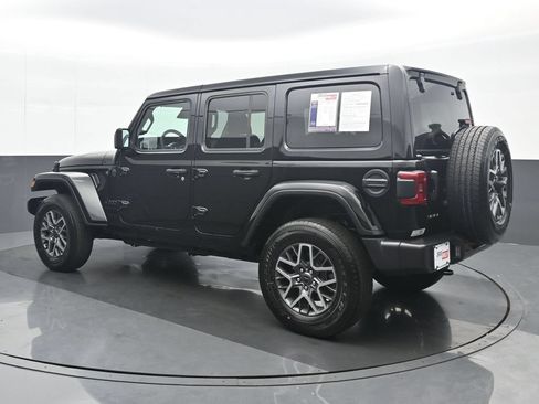 Used 2025 Jeep Wrangler Unlimited Sahara AWD/4WD image 4
