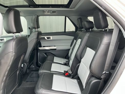 Used 2023 Ford Explorer XLT w/ Equipment Group 202A image 18