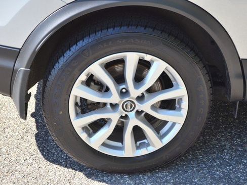 Used 2022 Nissan Rogue Sport SV w/ Technology Package image 11