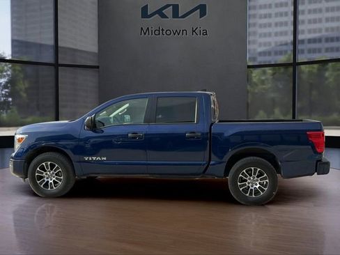 Used 2022 Nissan Titan SV image 6