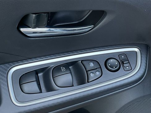 New 2025 Nissan Versa SR w/ Trunk Package image 11