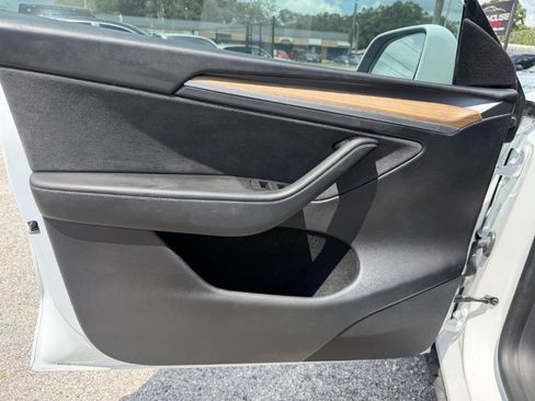 Used 2021 Tesla Model Y 2WD image 11