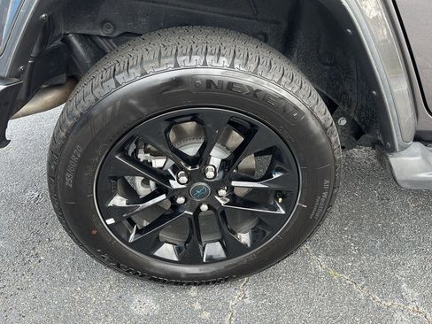 Used 2025 Jeep Wrangler Sahara image 30