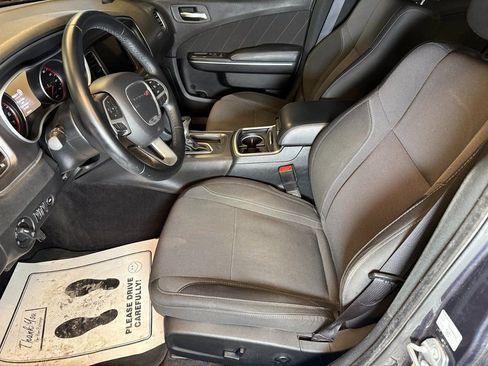 Used 2017 Dodge Charger SXT image 19
