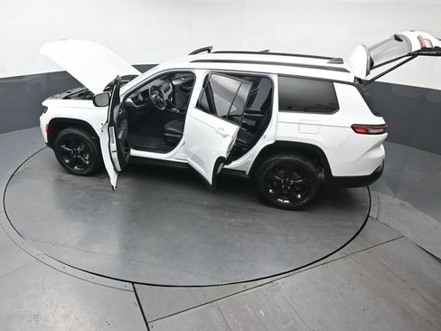 Used 2023 Jeep Grand Cherokee L Laredo image 41