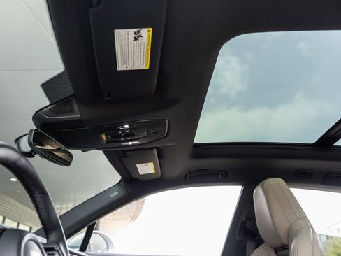 New 2025 Porsche Macan 4S Electric image 27