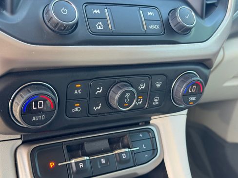 Used 2023 GMC Acadia Denali w/ Denali Ultimate Package image 28