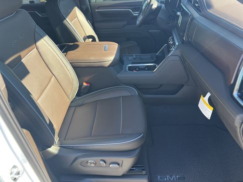 New 2026 GMC Sierra 2500 Denali w/ Denali Reserve Package image 17