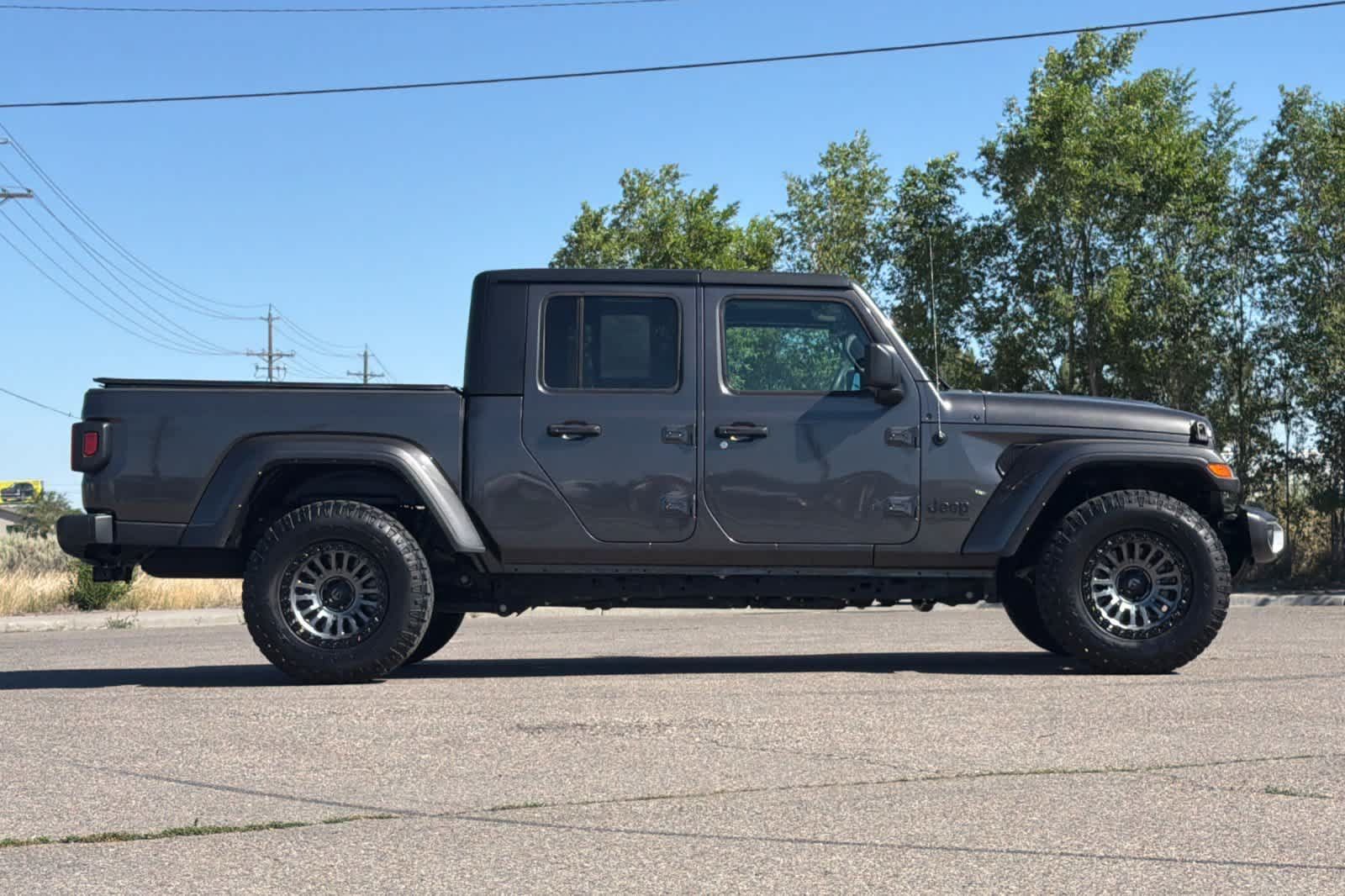 Used 2023 Jeep Gladiator Sport AWD/4WD image 8