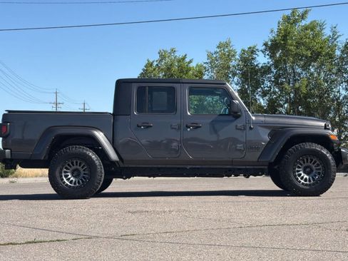 Used 2023 Jeep Gladiator Sport AWD/4WD image 8