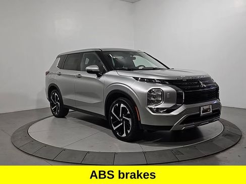 Used 2023 Mitsubishi Outlander SE image 7