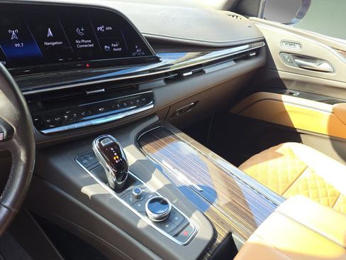 Certified 2022 Cadillac Escalade ESV Premium Luxury w/ LPO, Illumination Package image 19