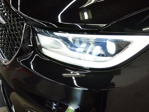 Used 2024 Chrysler Pacifica Touring-L FWD image 6