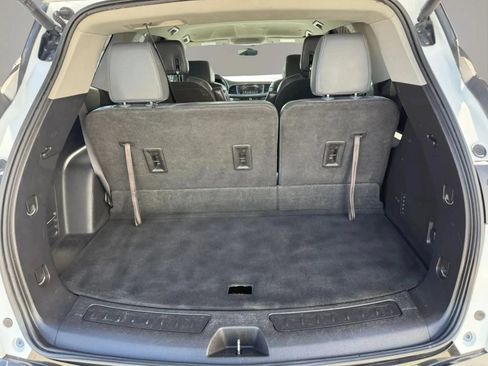 Used 2018 Buick Enclave Essence FWD image 32