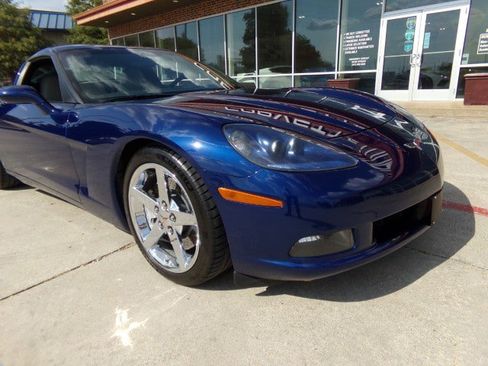 Used 2007 Chevrolet Corvette Coupe w/ Preferred Equipment Group RWD image 3