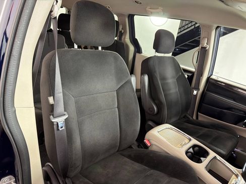 Used 2016 Dodge Grand Caravan SXT w/ Rear Park Assist Package FWD image 24
