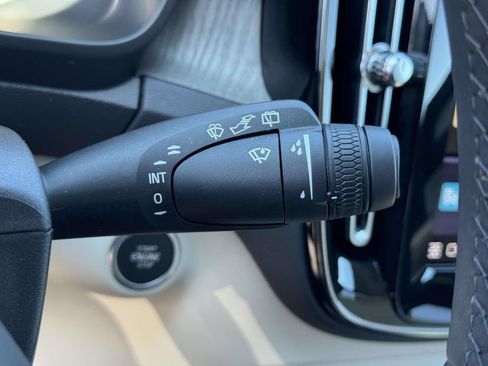Certified 2023 Volvo XC40 B5 Ultimate w/ Climate Package AWD/4WD image 23