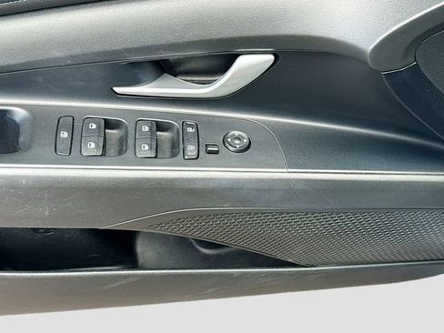 Used 2023 Hyundai Elantra SEL w/ Convenience Package image 17