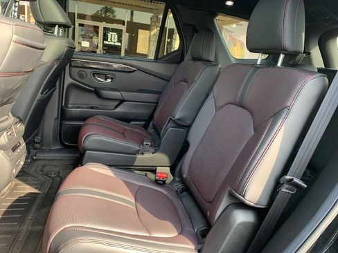 Used 2025 Honda Pilot Black Edition image 26