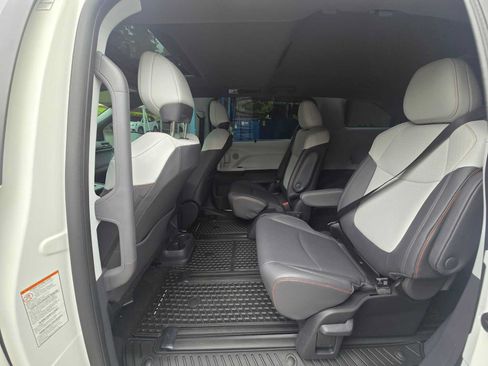 Used 2024 Toyota Sienna XSE AWD/4WD image 15