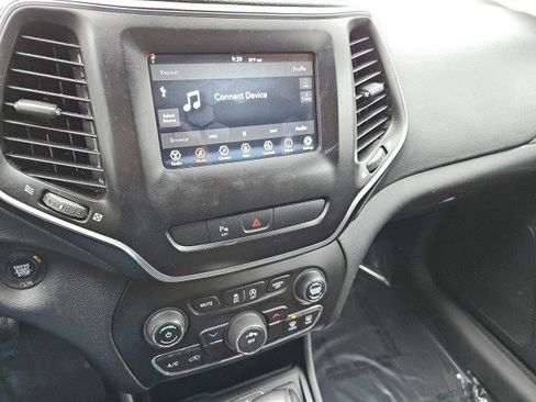 Used 2019 Jeep Cherokee Latitude Plus w/ Cold Weather Group image 24