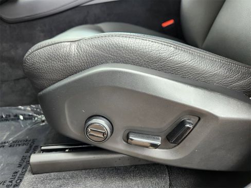 Used 2025 Volvo XC90 B6 Plus image 7