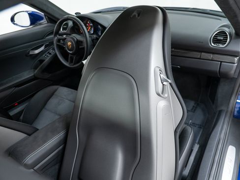 Certified 2021 Porsche 718 Cayman GT4 RWD image 34