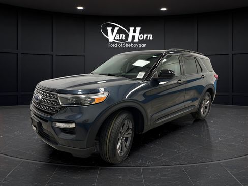 Used 2023 Ford Explorer XLT w/ Equipment Group 202A AWD/4WD image 3