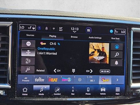 Used 2021 Chrysler Pacifica Limited w/ Uconnect Theater Family Group image 18