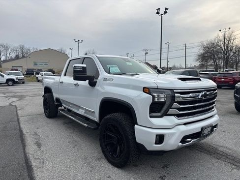 Used 2024 Chevrolet Silverado 3500 High Country w/ Technology Package image 4