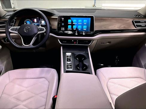 Used 2024 Volkswagen Atlas SE image 18