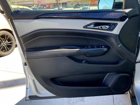 Used 2015 Cadillac SRX Luxury image 9