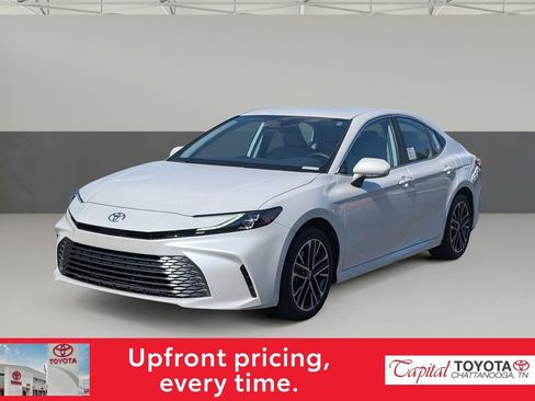 Used 2025 Toyota Camry XLE AWD/4WD image 4