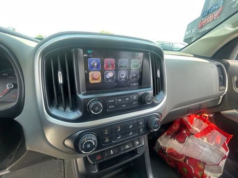 Used 2017 Chevrolet Colorado LT w/ LT Convenience Package RWD image 16