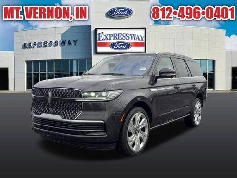 Used 2025 Lincoln Navigator Reserve AWD/4WD image 3