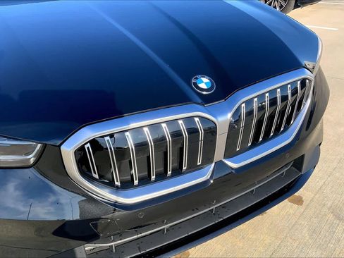 Used 2026 BMW 530i w/ Premium Package RWD image 29