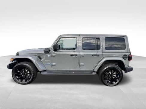 Used 2023 Jeep Wrangler Unlimited Sahara w/ Cold Weather Group AWD/4WD image 3