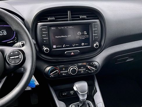 Used 2023 Kia Soul LX w/ LX Technology Package FWD image 6