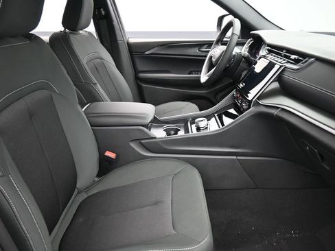 New 2026 Jeep Grand Cherokee L Laredo image 18