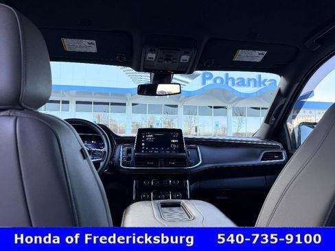 Used 2022 Chevrolet Suburban LT w/ Luxury Package image 46